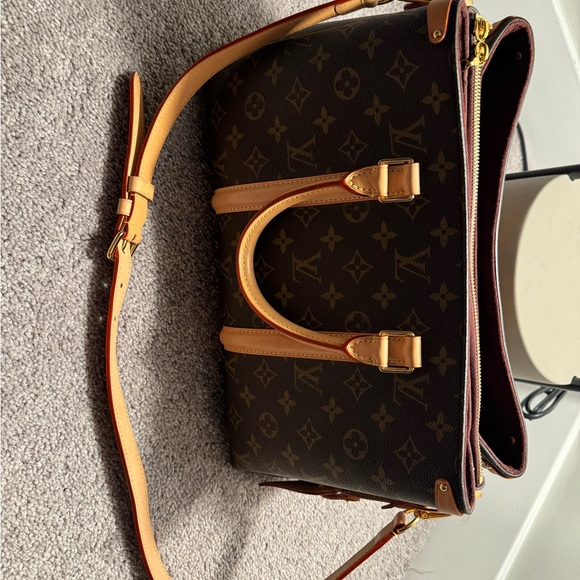 Louis Vuitton Handbag - Picture 5 of 7